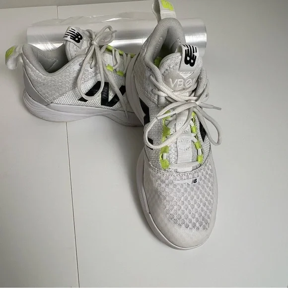 New Balance FuelCell VB-01 Women’s Volleyball Shoes - White/Black-size 7.5 - Picture 2 of 10